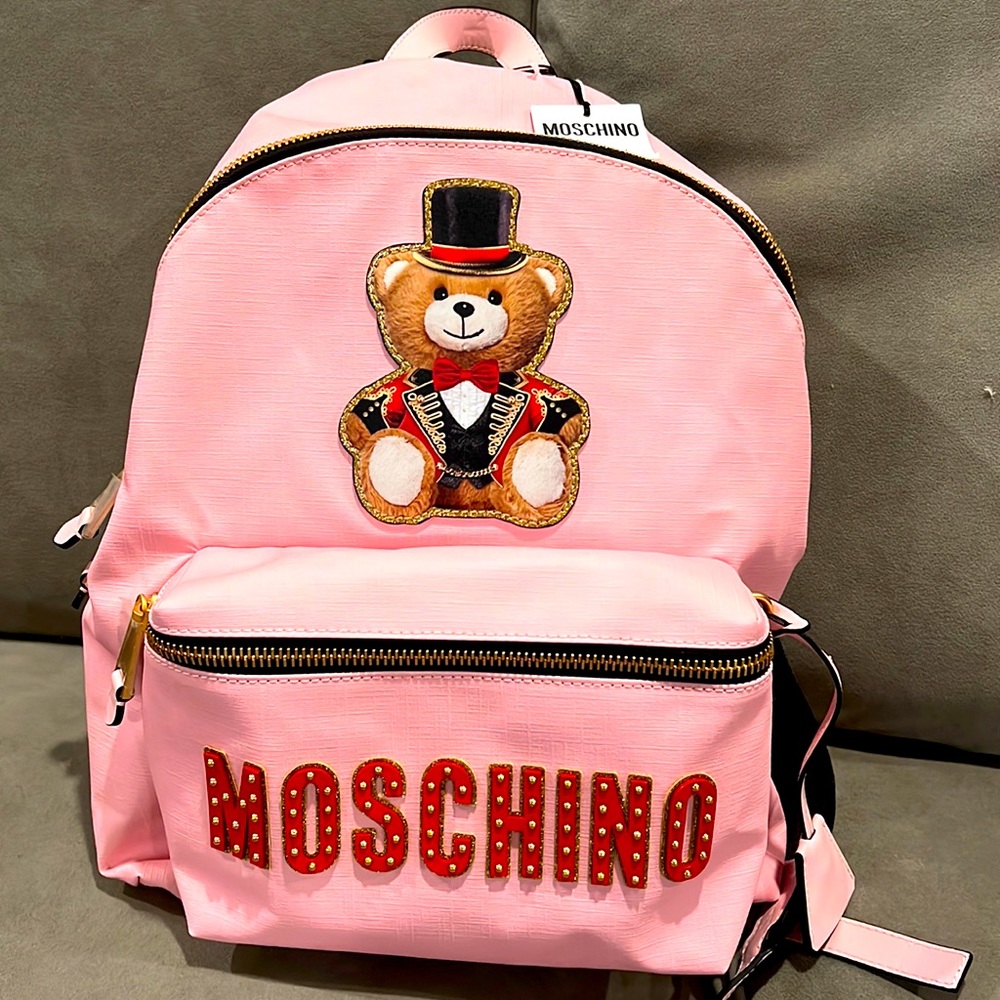 100% authentic Moschino bag pack. Comes with tags!!
